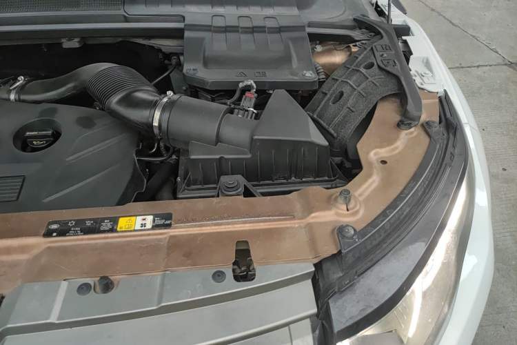Used Land Rover Range Evoque 2015 2.0T Five-Door Fashion Edition Engine Bay Left
