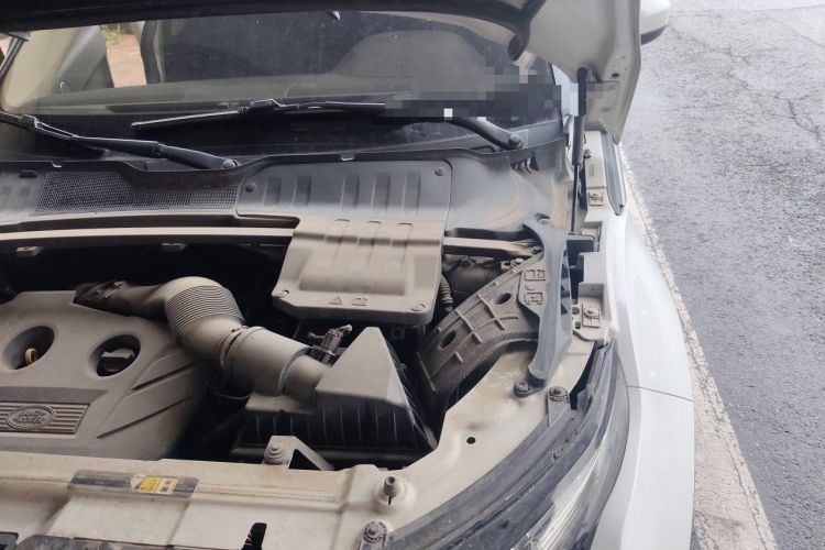 Used Land Rover Range Evoque 2015 2.0T Five-Door Zhiyao Edition Engine Bay Left