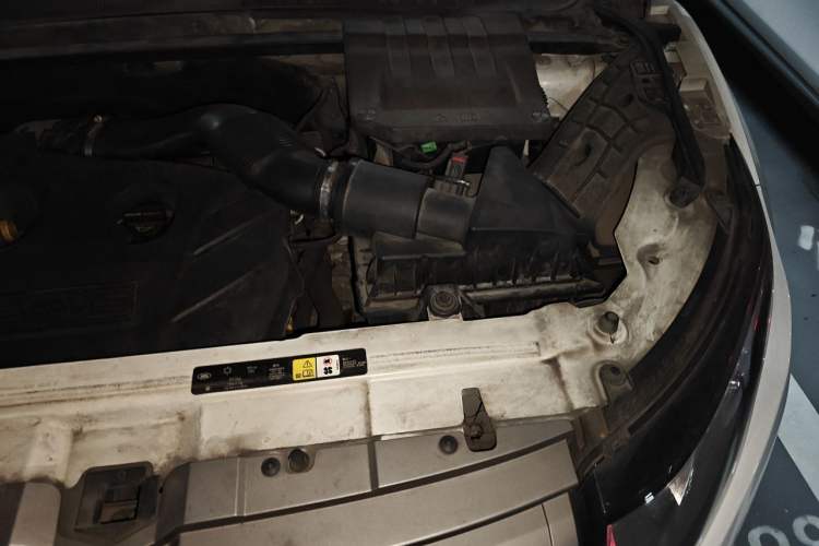 Used Land Rover Range Evoque 2015 2.0T Five-Door Zhiyao Edition Engine Bay Left