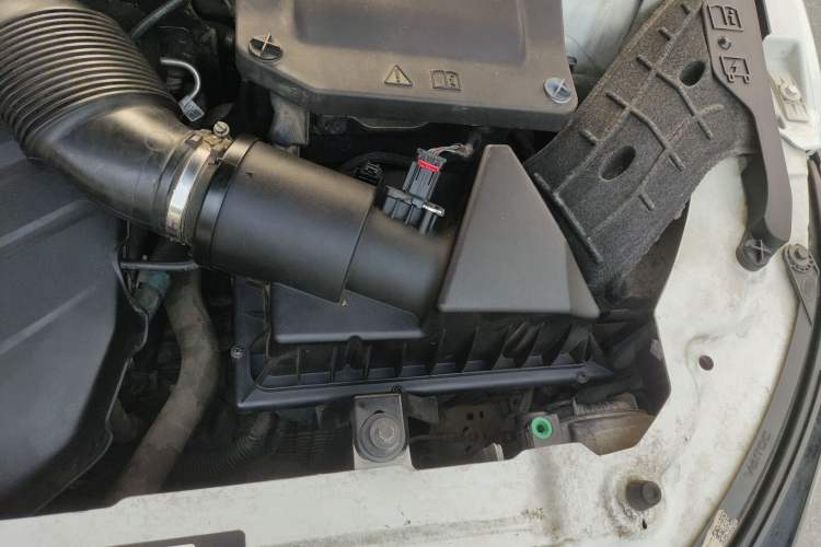 Used Land Rover Range Evoque 2015 2.0T Five-Door Zhiyao Edition Engine Bay Left