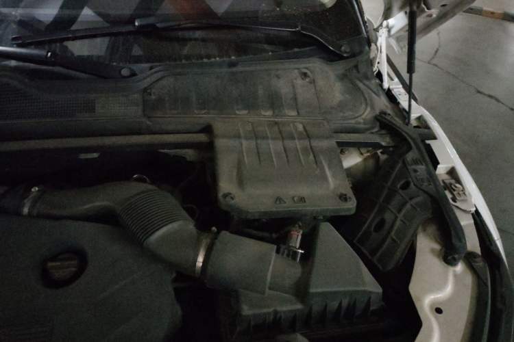 Used Land Rover Range Evoque 2015 2.0T 5-Door Luxury Edition Engine Bay Left