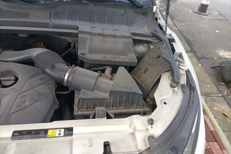 Used Land Rover Range Evoque 2015 2.0T Five-Door Zhiyao Edition Engine Bay Left