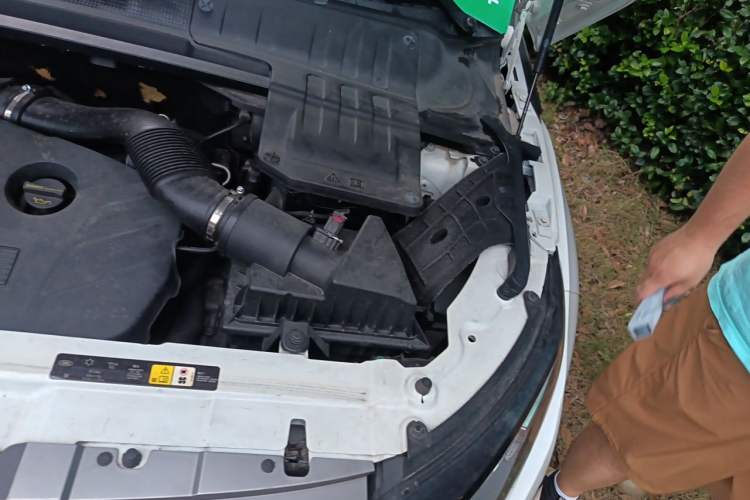 Used Land Rover Range Evoque 2015 2.0T Five-Door Zhiyao Edition Engine Bay Left