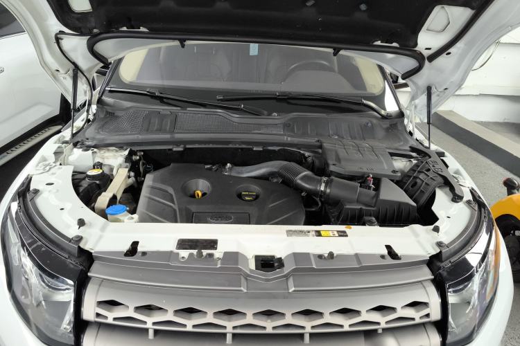 Used Land Rover Range Evoque 2015 2.0T Five-Door Zhiyao Edition Engine Bay