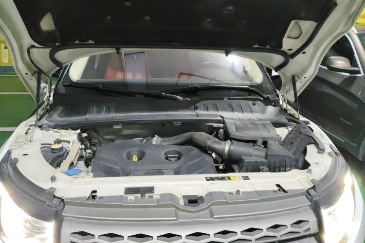 Used Land Rover Range Evoque 2015 2.0T Five-Door Zhiyao Edition Engine Bay