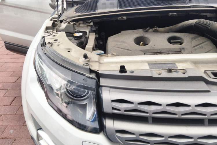 Used Land Rover Range Evoque 2015 2.0T Five-Door Zhiyao Edition Engine Bay Right