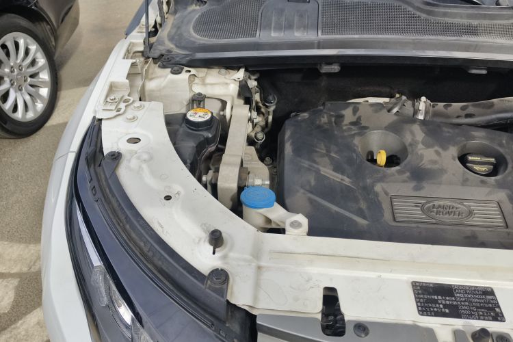 Used Land Rover Range Evoque 2015 2.0T 5-Door Luxury Edition Engine Bay Right