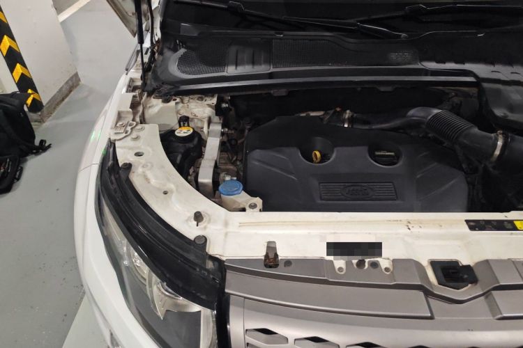 Used Land Rover Range Evoque 2015 2.0T Five-Door Zhiyao Edition Engine Bay Right