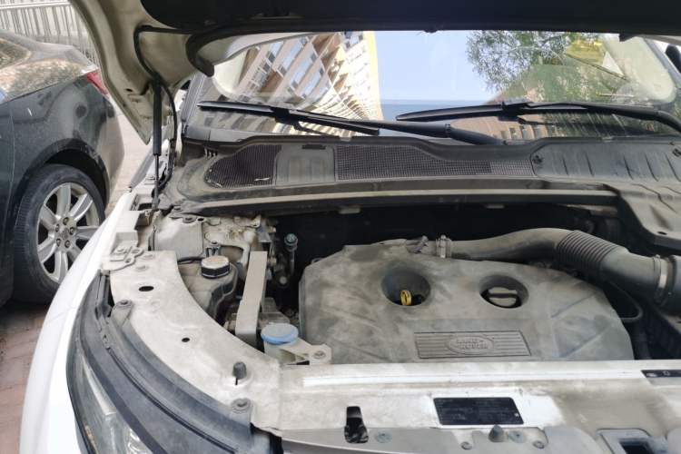 Used Land Rover Range Evoque 2015 2.0T Five-Door Zhiyao Edition Engine Bay Right