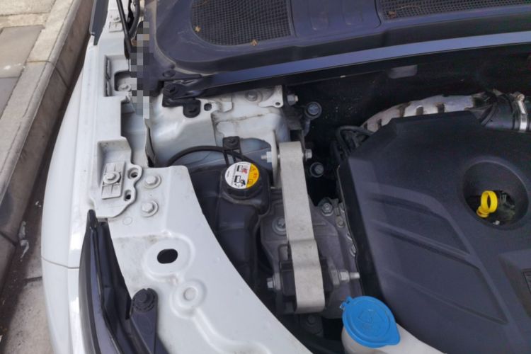Used Land Rover Range Evoque 2015 2.0T Five-Door Zhiyao Edition Engine Bay Right