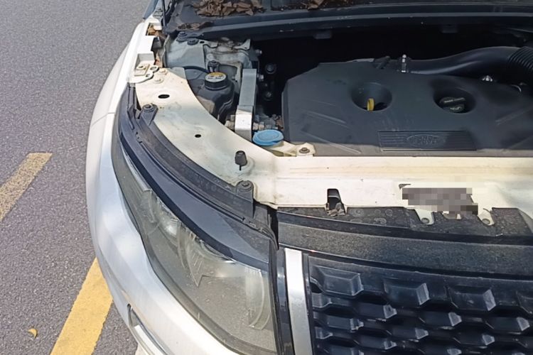 Used Land Rover Range Evoque 2015 2.0T Five-Door Zhiyao Edition Engine Bay Right