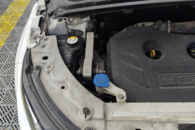 Used Land Rover Range Evoque 2015 2.0T Five-Door Zhiyao Edition Engine Bay Right