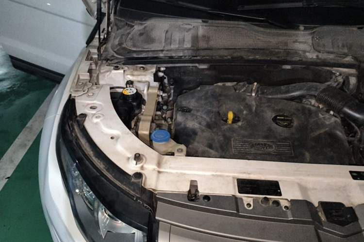 Used Land Rover Range Evoque 2015 2.0T Five-Door Zhiyao Edition Engine Bay Right