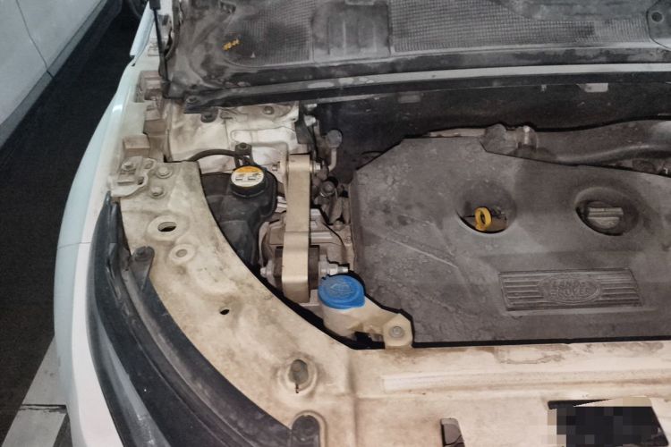 Used Land Rover Range Evoque 2015 2.0T Five-Door Zhiyao Edition Engine Bay Right