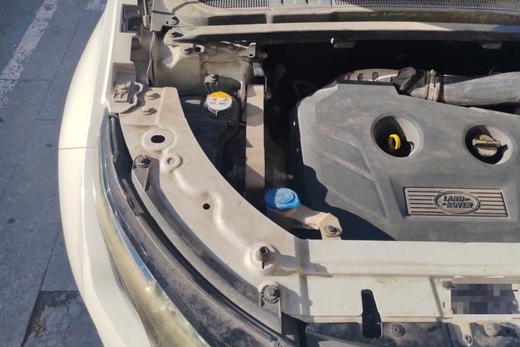 Used Land Rover Range Evoque 2015 2.0T Five-Door Zhiyao Edition Engine Bay Right