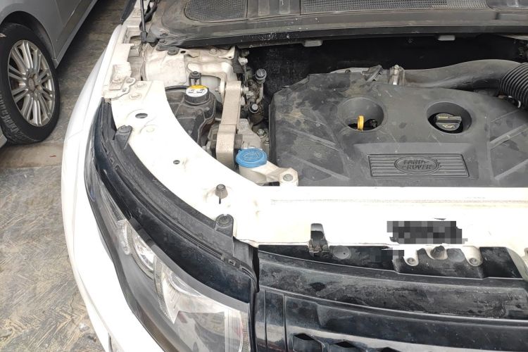 Used Land Rover Range Evoque 2015 2.0T Five-Door Zhiyao Edition Engine Bay Right