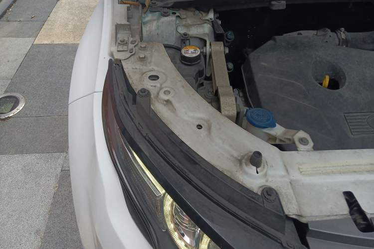 Used Land Rover Range Evoque 2015 2.0T Five-Door Zhiyao Edition Engine Bay Right