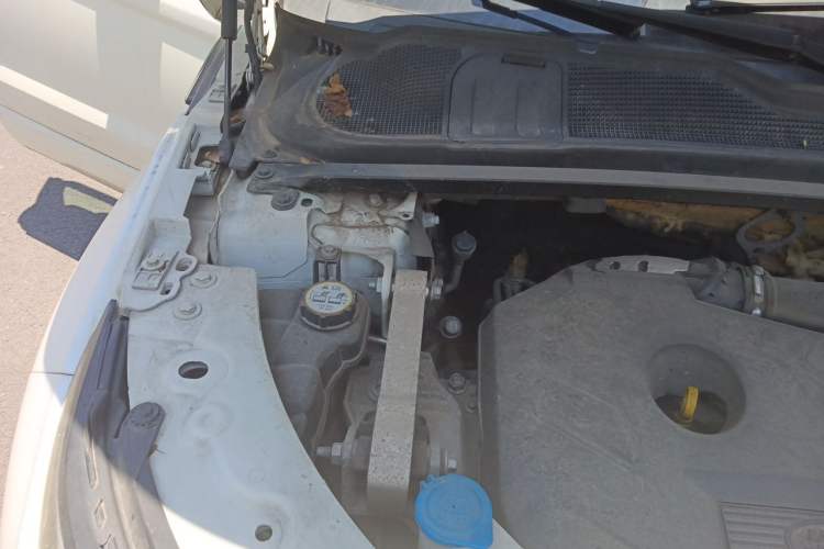 Used Land Rover Range Evoque 2015 2.0T 5-Door Ignite Edition Engine Bay Right