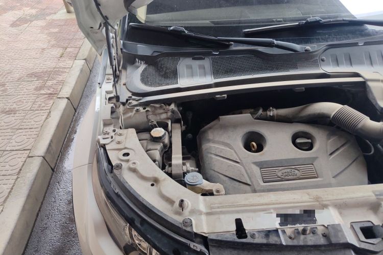 Used Land Rover Range Evoque 2015 2.0T Five-Door Zhiyao Edition Engine Bay Right