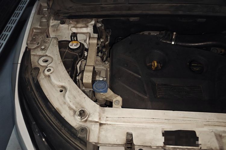 Used Land Rover Range Evoque 2015 2.0T Five-Door Zhiyao Edition Engine Bay Right