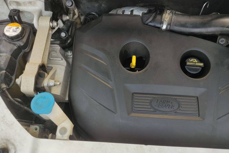 Used Land Rover Range Evoque 2015 2.0T Five-Door Zhiyao Edition Engine Bay Right