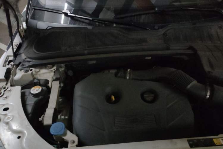 Used Land Rover Range Evoque 2015 2.0T 5-Door Luxury Edition Engine Bay Right