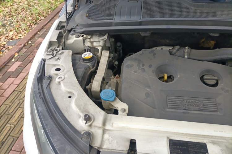 Used Land Rover Range Evoque 2015 2.0T Five-Door Zhiyao Edition Engine Bay Right
