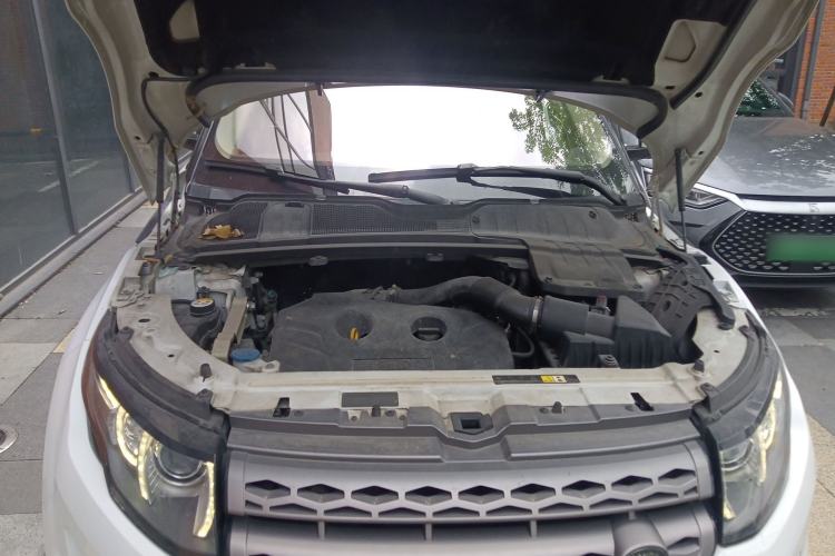 Used Land Rover Range Evoque 2015 2.0T Five-Door Zhiyao Edition Engine Bay