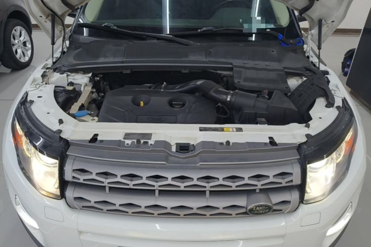 Used Land Rover Range Evoque 2015 2.0T Five-Door Zhiyao Edition Engine Bay