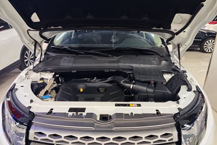 Used Land Rover Range Evoque 2015 2.0T Five-Door Zhiyao Edition Engine Bay