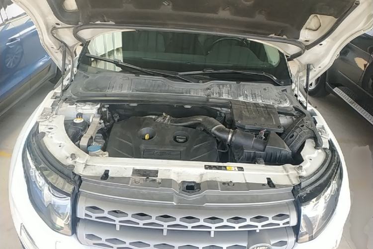 Used Land Rover Range Evoque 2015 2.0T Five-Door Zhiyao Edition Engine Bay