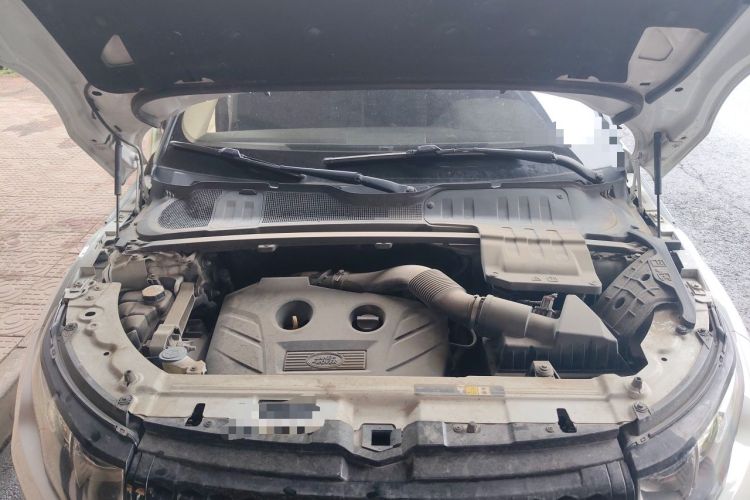 Used Land Rover Range Evoque 2015 2.0T Five-Door Zhiyao Edition Engine Bay