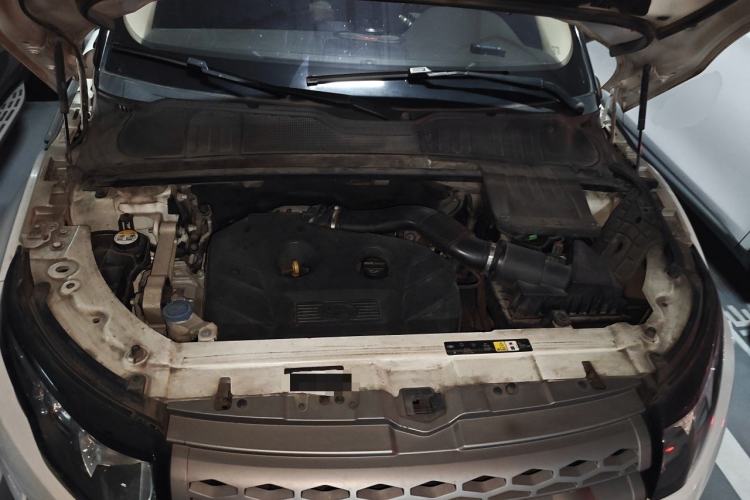 Used Land Rover Range Evoque 2015 2.0T Five-Door Zhiyao Edition Engine Bay