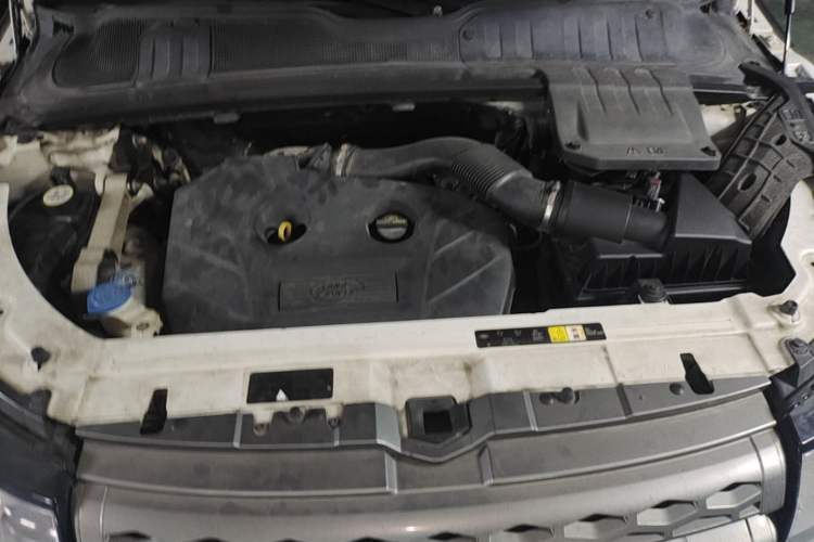 Used Land Rover Range Evoque 2015 2.0T Five-Door Zhiyao Edition Engine Bay