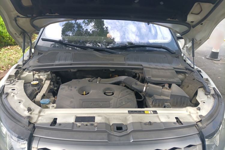 Used Land Rover Range Evoque 2015 2.0T Five-Door Zhiyao Edition Engine Bay