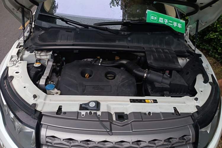 Used Land Rover Range Evoque 2015 2.0T Five-Door Zhiyao Edition Engine Bay