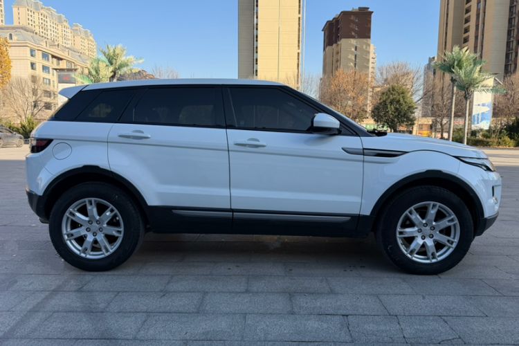 Used Land Rover Range Evoque 2015 2.0T 5-Door Luxury Edition Exterior 2