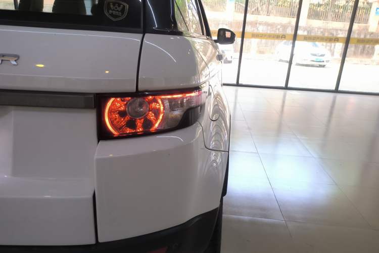 Used Land Rover Range Evoque 2015 2.0T Five-Door Zhiyao Edition Exterior 3
