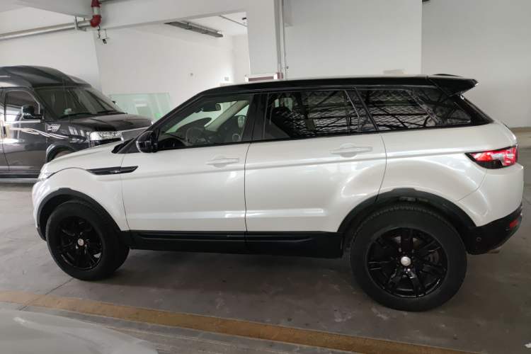 Used Land Rover Range Evoque 2015 2.0T 5-Door Luxury Edition Exterior 3