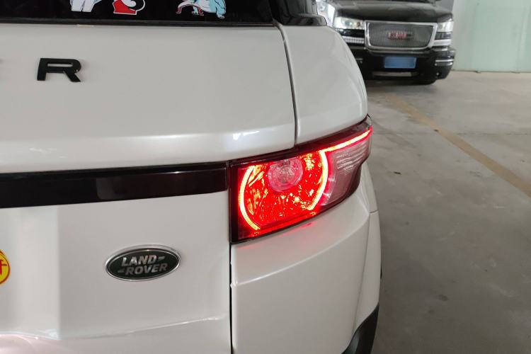 Used Land Rover Range Evoque 2015 2.0T 5-Door Luxury Edition Exterior 6
