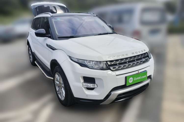 Used Land Rover Range Evoque 2015 2.0T 5-Door Luxury Edition Front Right 45 Deg