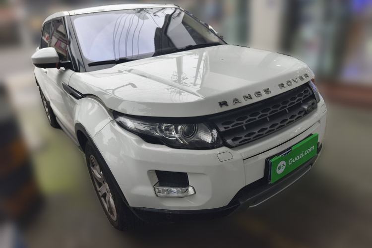 Used Land Rover Range Evoque 2015 2.0T 5-Door Luxury Edition Front Right 45 Deg