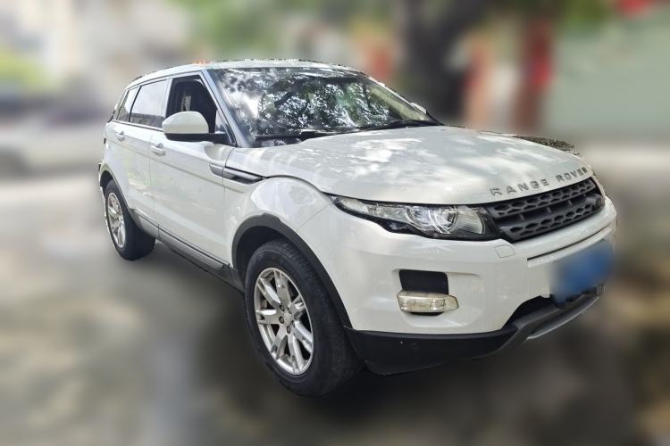Used Land Rover Range Evoque 2015 2.0T 5-Door Luxury Edition Front Right 45 Deg