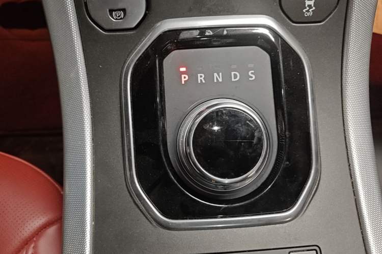 Used Land Rover Range Evoque 2015 2.0T 5-Door Ignite Edition Gear Lever