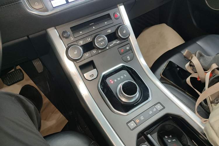 Used Land Rover Range Evoque 2015 2.0T Five-Door Zhiyao Edition Gear Lever