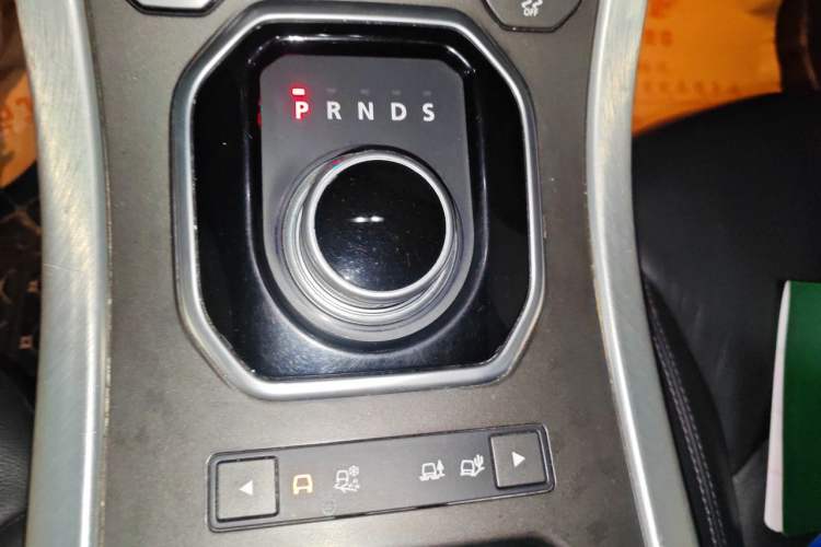 Used Land Rover Range Evoque 2015 2.0T Five-Door Zhiyao Edition Gear Lever