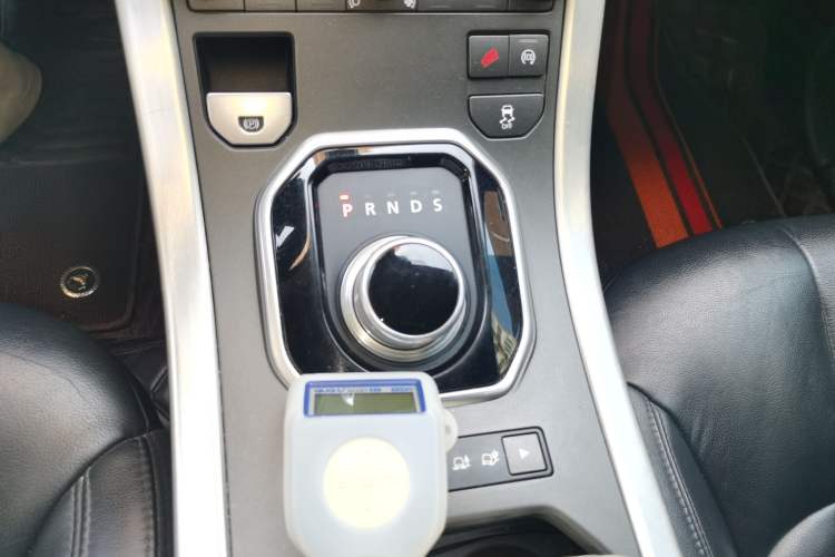 Used Land Rover Range Evoque 2015 2.0T Five-Door Zhiyao Edition Gear Lever
