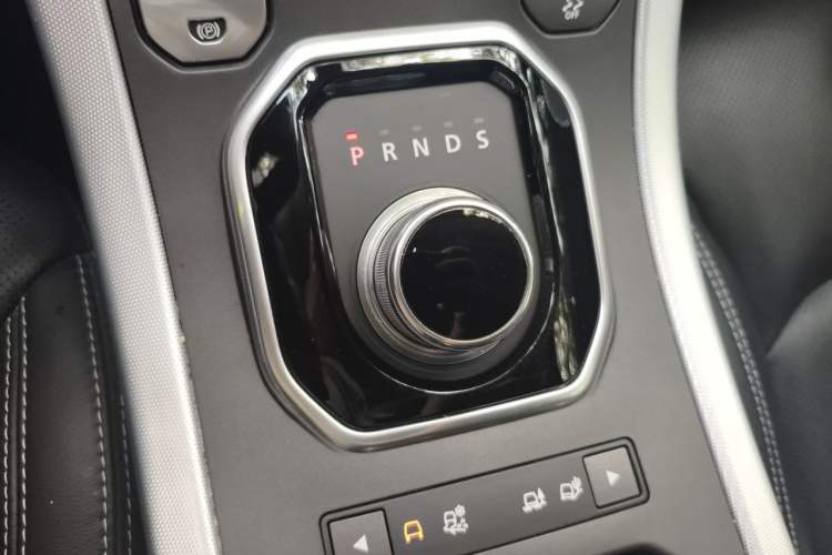 Used Land Rover Range Evoque 2015 2.0T 5-Door Ignite Edition Gear Lever