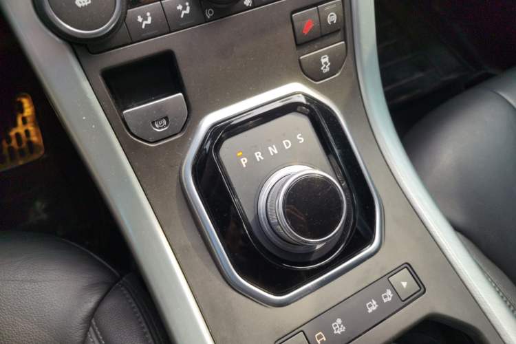 Used Land Rover Range Evoque 2015 2.0T Five-Door Zhiyao Edition Gear Lever