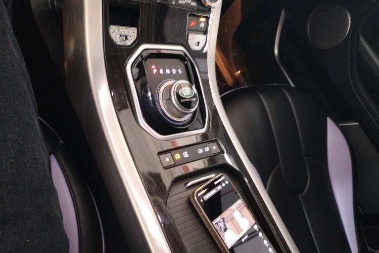 Used Land Rover Range Evoque 2015 2.0T Five-Door Zhiyao Edition Gear Lever